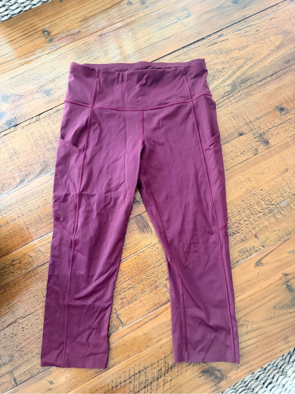 lululemon athletica women’s Burgundy Capri Leggings with Pockets